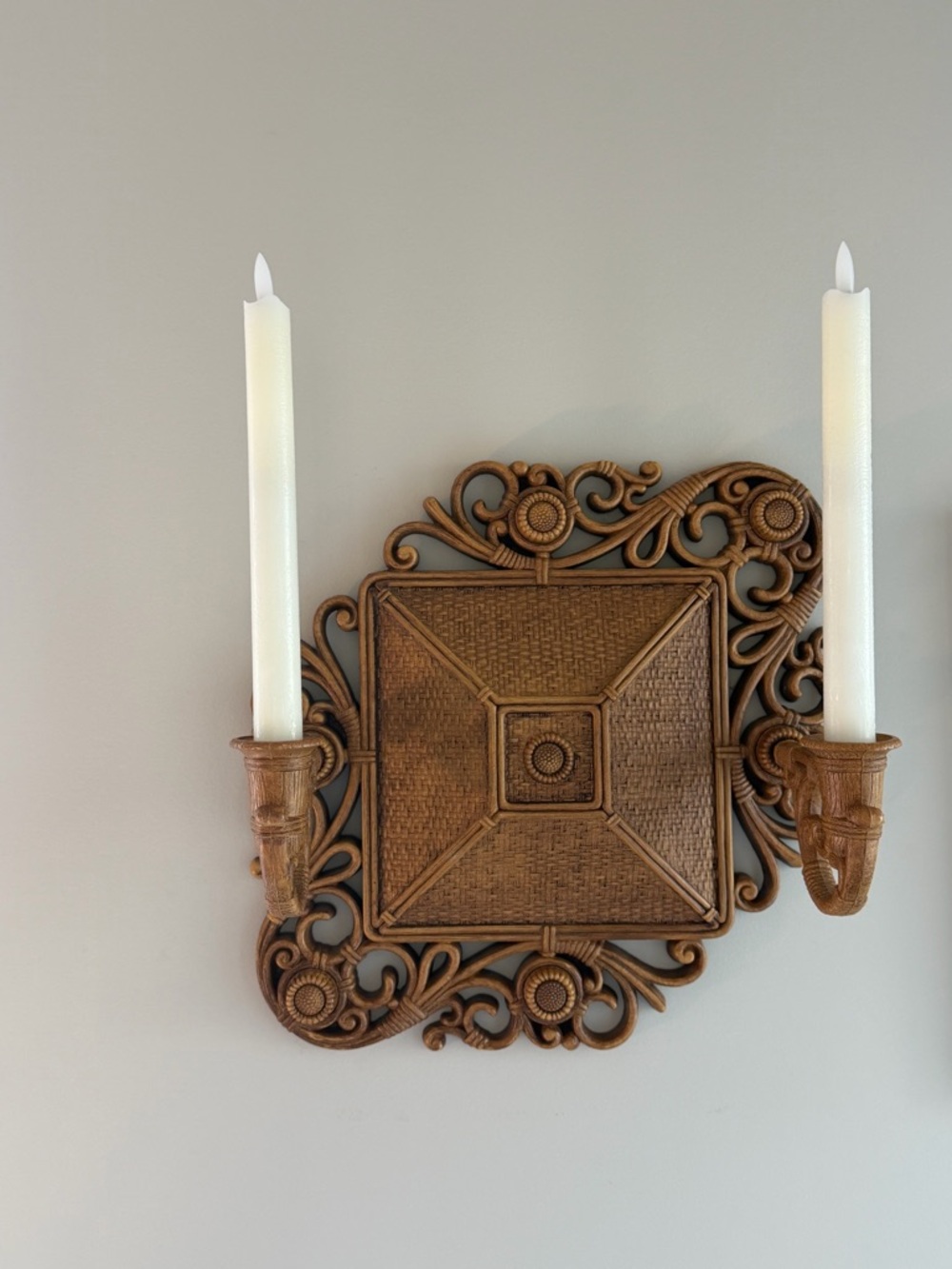 Vintage Syroco Wall Sconce